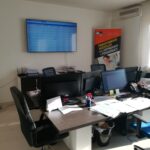 Ufficio con scrivanie e postazioni di lavoro della filiale Fin Solution Bari